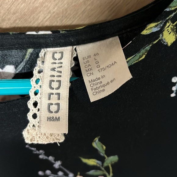 H&M Mini Dress Sz L black with flower print - Picture 2 of 9